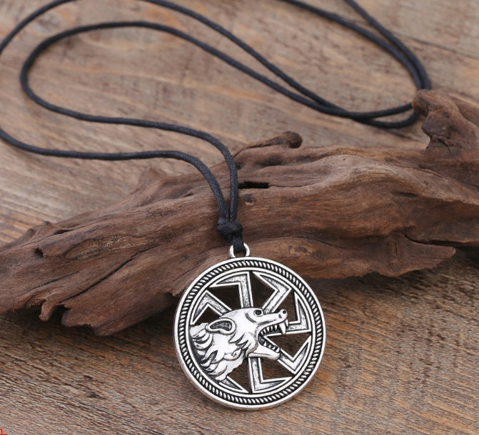 Wolfskopf-Anhänger-Halskette