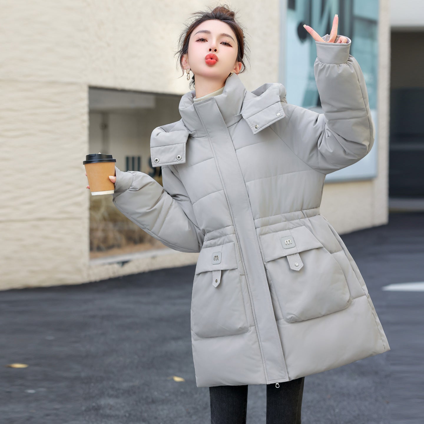 Daunenwattierte, mittellange, dicke Kapuzenjacke mit Baumwollfutter